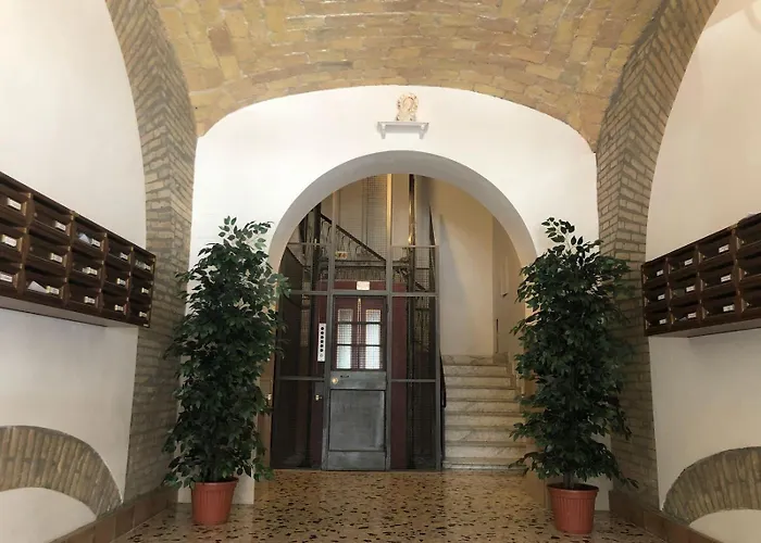 Elegant Near Vatican Apartment *